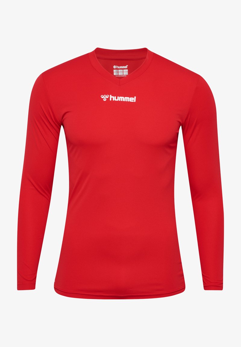 Rode sportshirt met lange mouwen, gemaakt van een gestructureerde stof. Heeft een V-hals en een wit logo op de bovenste linkerzijde. Wasmachinebestendig ontwerp.