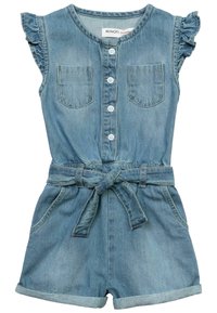 Ärmlös blå denimromper för småbarn med knäppning framtill, volangaxlar, bröstfickor, tygbälte och uppvikt shorts-kant.