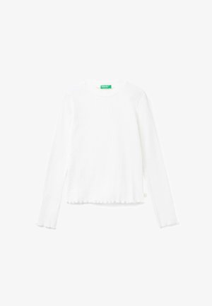Weißes Langarmshirt mit gerippter Textur, runder Halslinie und einem verkürzten Saum mit Fransen. Weicher, dehnbarer Stoff.