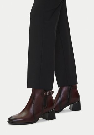 - Botki kowbojki i motocyklowe