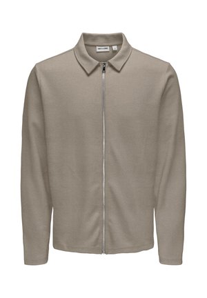 Hellbraune langärmlige Jacke mit Reißverschluss und Kragen, aus strukturiertem Stoff, mit einem silbernen Zentralreißverschluss und einem Markenetikett innen im Kragen.