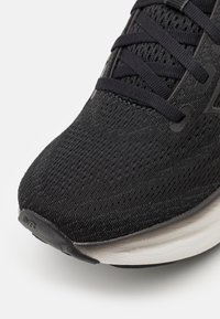 New Balance FRESH FOAM X 1080 V13 - Utcai futócipők - black