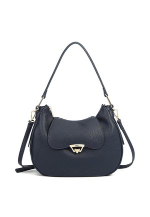 Borsa a tracolla in pelle blu navy con forma curva, finitura testurizzata, chiusura a patella e dettagli in hardware dorato. Spallaccio regolabile incluso.
