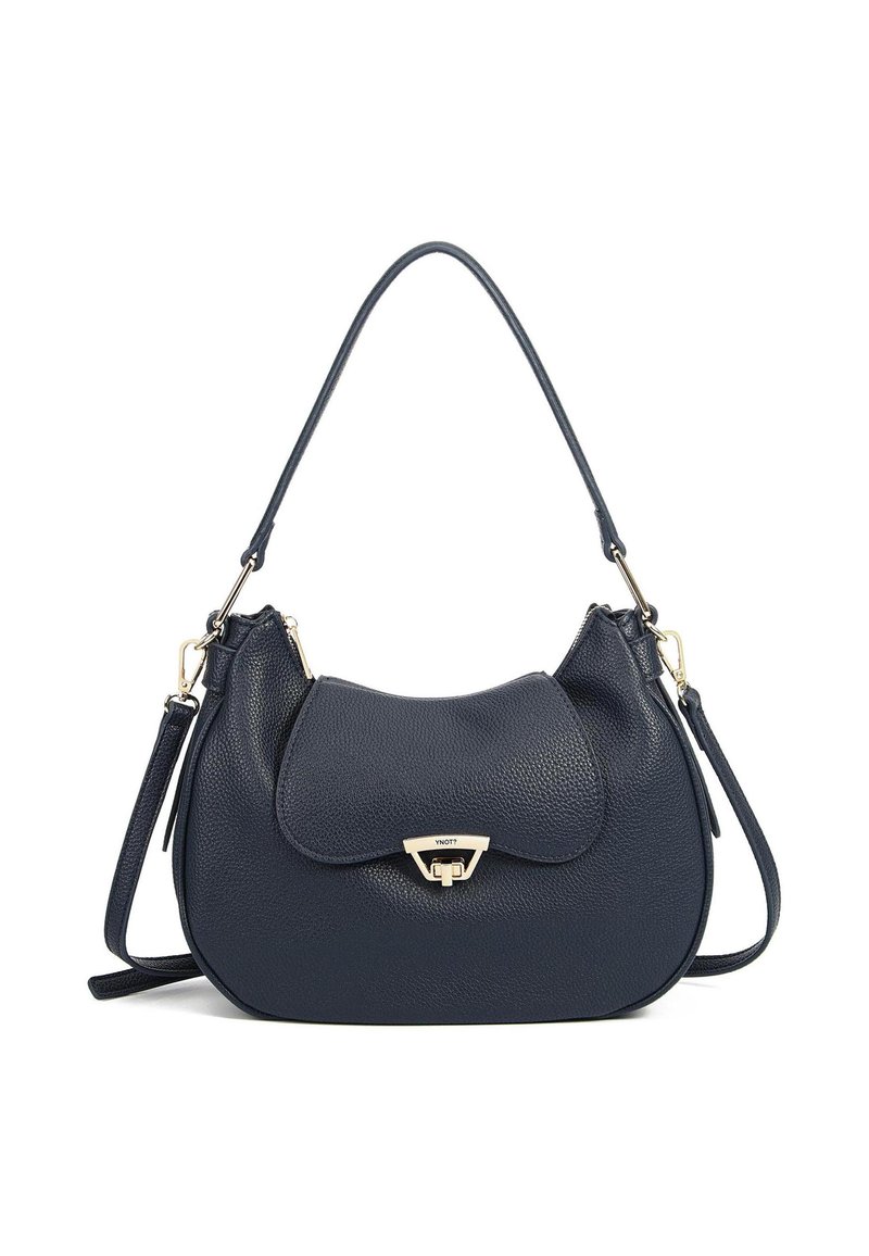 Borsa a tracolla in pelle blu navy con forma curva, finitura testurizzata, chiusura a patella e dettagli in hardware dorato. Spallaccio regolabile incluso.