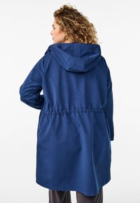 Zizzi FLASH - WASSERABWEISENDER  - Parka - black iris