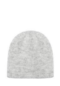 Lichtgrijze gebreide wintermuts met een subtiele gemêleerde textuur, plat weergegeven op een witte achtergrond.