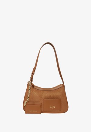 Borsa a tracolla in pelle marrone Armani Exchange con tracolla regolabile, dettaglio catena dorata, tasca frontale e portacarte brandizzato attaccato.
