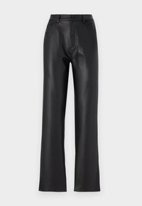 Zwarte neplederen broek met een recht gesneden ontwerp, voorzien van voorzakken, een ritssluiting en een knoopsluiting. Gladde textuur.