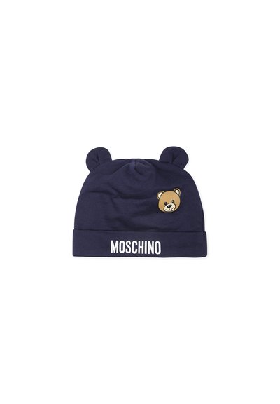 Berretto navy con orecchie da orso, con una toppa a forma di faccia di orso bruno e logo "MOSCHINO" in bianco sulla parte superiore. Tessuto morbido, vestibilità elastica.