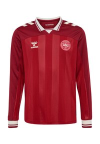 Rotes Langarm-Fußballtrikot mit weißen Akzenten, V-Ausschnitt-Kragen, gestreiftem Design an den Ärmeln und einem Logo auf der linken Brust.