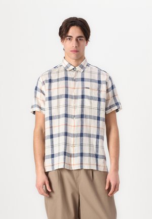 Korte mouwen geruite overhemd in beige, blauw en oranje. Voorzien van een button-down kraag en een borstzak. Gemaakt van een lichte stof.