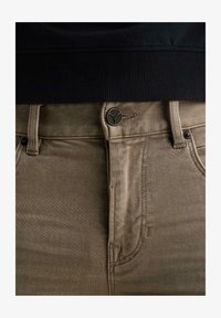 Neizbrano, fallen rock