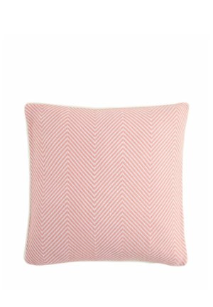 Rechteckiges rosa Kissen mit weißem Zickzack-Chevron-Muster, mit weichem Stoff und leicht abgerundeten Ecken.