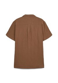 Camicia marrone a maniche corte realizzata in tessuto testurizzato, con colletto a punta, dotata di una piega sul retro e con una vestibilità rilassata.