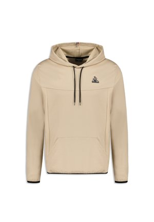 Beige hoodie gemaakt van zachte stof met zwarte koorden, voorzak met kangoeroe-pocket en een klein logo op de borst.