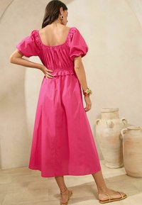 Lipsy Dienas kleita - pink
