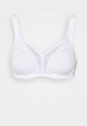 Bijeli grudnjak od mekog materijala, s čipkastim detaljima i podešivim trakama. Ima glatku siluetu i suptilan cvjetni uzorak u čašama.