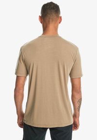 Quiksilver COASTAL RUN - Camiseta deportiva - timber wolf