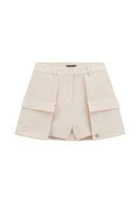 Beige šortky se strukturovaným designem, obsahující dvě přední kapsy, plochý pas a malý kovový detail s logem.