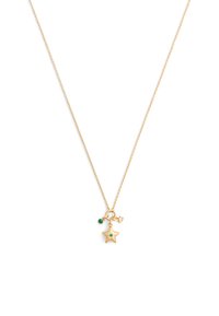 Gul kædannes halskæde med en stjernekæde og en grøn ædelsten accent samt en lille rund grøn perle. Glat tekstur og blank finish.