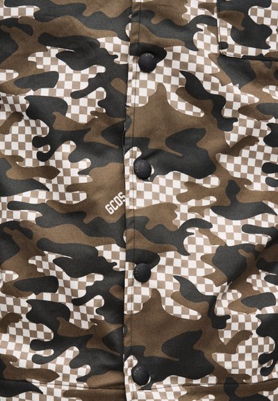 Πουκάμισο με καφέ, μαύρο και μπεζ καμουφλάζ μοτίβο συνδυασμένο με μπεζ και λευκά καρό τμήματα, με μαύρα κουμπιά και μικρό λογότυπο "GCDS".