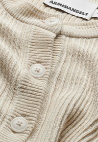 Thumbnail Image 7