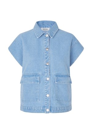 Lys blå denimskjorte med korte ermer, krage, frontlukkning med knapper og to store brystlommer. Har glitrende knappeakcenter.