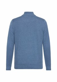 Világoskék pulóver magas gallérral, hosszú ujjal és sima felülettel. Egyszerű, mintás és látható hardver nélküli dizájn.