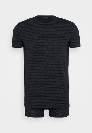 Sort t-shirt og shorts sæt med gentagende "DSQUARED" tekstmønster. Korte ærmer, rund hals og en tætsiddende design. Glat tekstur.