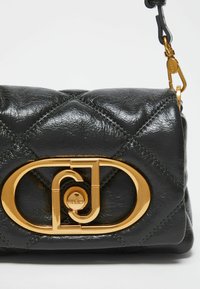 LIU JO LAPUFFY MATELASSÉ SHOULDER - Kabelka - Black