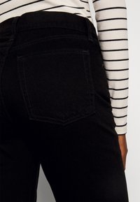 Gap Tall CHEEKY - Straight leg jeans - black wash