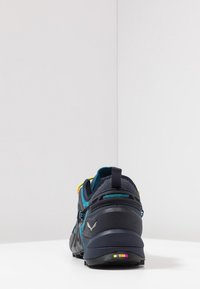Salewa MS WILDFIRE EDGE - Pārgājienu apavi - premium navy/fluo yellow