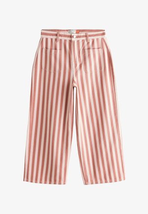 Laiade püksid, millel on vertikaalsed roosad ja valged triibud, esikohapealsed taskud, vööaasad ja nööbiga sulgur.