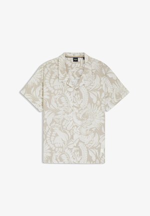 Camisa beige de manga corta con botones, estampado de hojas tropicales blancas y flores, y cuello de solapa.