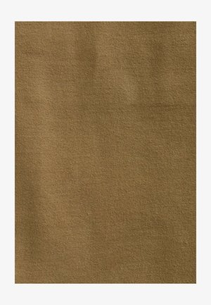 Pruun kangas pehme tekstuuri ja siledalt viimistletud pinnaga, millel on ühtlane Muster ilma märkimisväärsete aktsentide või variationiteta.