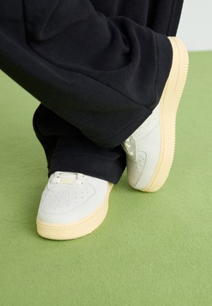 Nike Sportswear AIR FORCE 1 - Tenisice - sail