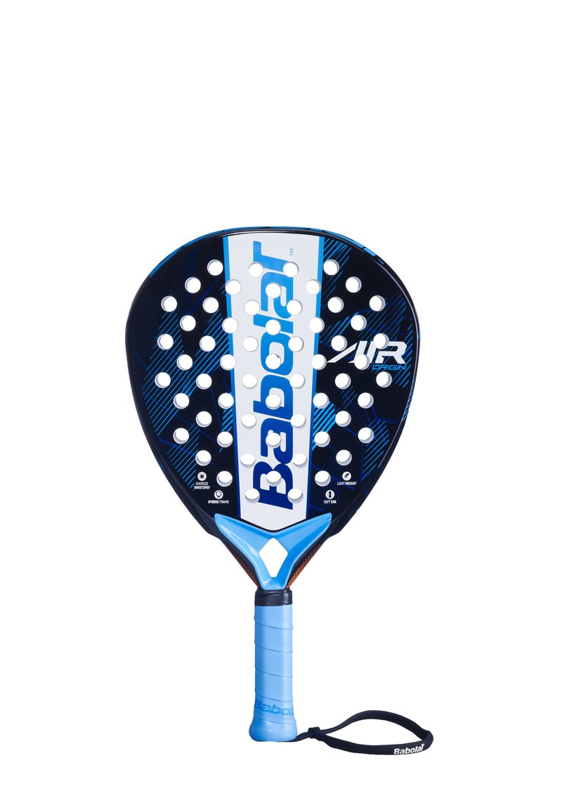 Paddelracket mit einer gelochten, schwarzen und blauen Polycarbonatfläche, einem blauen Gummigriff und einem Handgelenkriemen. Verfügt über eine schlanke Form für optimale Leistung.