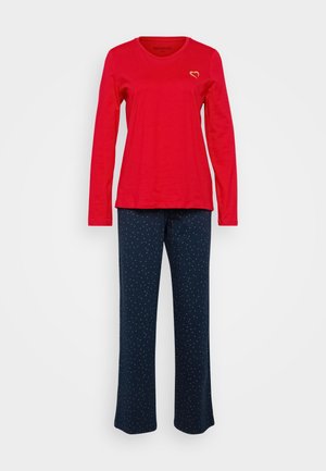 Rotes Langarmoberteil mit einem goldenen Herzdetail, kombiniert mit navyblauen Hosen, die weiße und rosa Punkte aufweisen, aus weichem Stoff gefertigt.