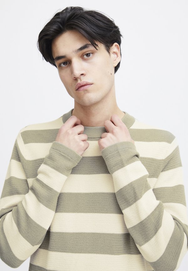 CFKarl - Jumper - vetiver2