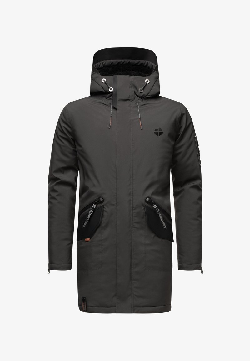 Melnā izolētā parka jaka ar kapuci, kas aprīkota ar rāvējslēdzēja sānu kabatām, regulējamiem aukliņām un logotipu uz krūtīm.