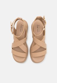 Call it Spring RAIA - Sandale s platformom - medium beige