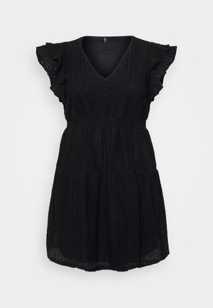 Vestido negro con escote en V, mangas cortas con volantes, tejido texturizado y cintura ajustada que da paso a una falda fluida.