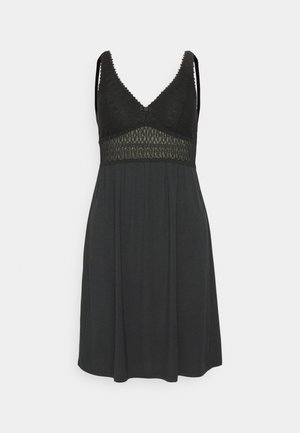 Čierne šaty s priliehavým čipkovaným korzetom a rozšírenou sukňou. Obsahujú hlboký výstrih do V a nastaviteľné ramienka. Mäkká, ľahká tkanina.