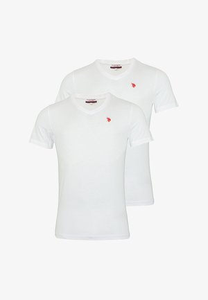 Białe bawełniane koszulki typu v-neck w paczce po dwie sztuki. Każda z nich posiada małe czerwone logo na górnej lewej stronie i krótki rękaw.