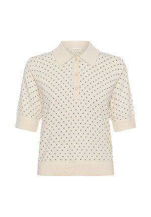 Krémovo biela polo košeľa s krátkym rukávom, malými čiernymi bodkami, tromi prednými gombíkmi, manžetovými rukávmi a rebrovaným lemom.