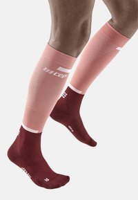 CEP THE RUN COMPRESSION SOCKS KNEE-HIGH WOMEN - MADE IN GERMANY - Kniekousen - rose dark red