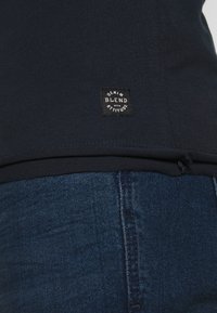 Blend NHNoel - Paprasti marškinėliai - dark navy blue