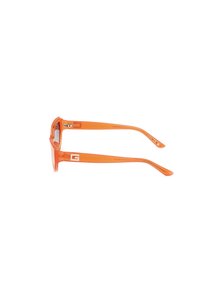Gafas de sol naranjas con un marco transparente, que cuentan con patillas rectas y un pequeño logo en el lateral. Las lentes son tintadas.