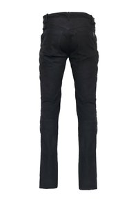 Schwarze Jeans mit schmaler Passform, ausgestattet mit zwei Gesäßtaschen, seitlichen Hardware-Akzenten und einer glatten Textur. Klassisches Fünf-Taschen-Design.