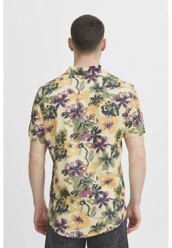 BHATLE - Shirt - bleached sand2